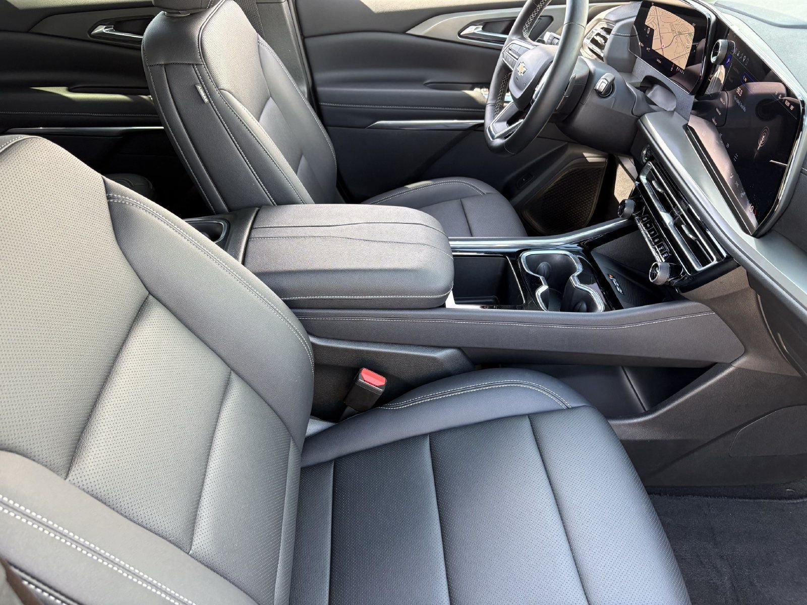 Used 2026 Chevrolet Traverse LT AWD/4WD image 13