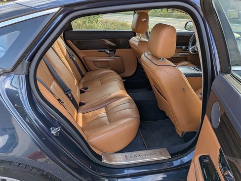 Used 2012 Jaguar XJ L image 19