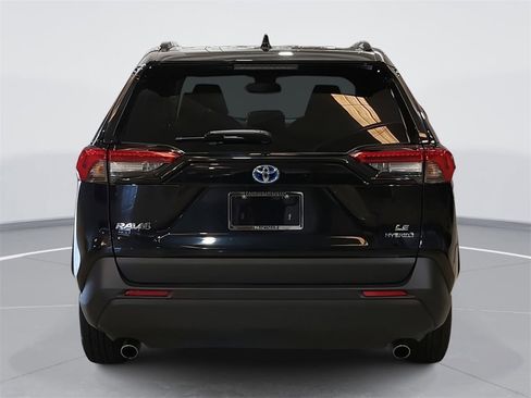 Used 2022 Toyota RAV4 LE image 6