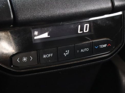 Used 2021 Toyota Highlander XLE AWD/4WD image 38