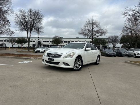 Used 2010 INFINITI G37 Journey w/ Premium Pkg image 3