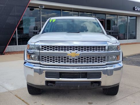 Used 2019 Chevrolet Silverado 2500 W/T AWD/4WD image 2