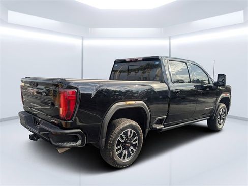 Used 2021 GMC Sierra 2500 AT4 w/ AT4 Premium Plus Package image 3