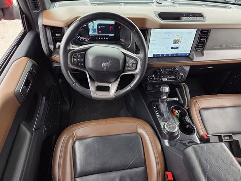 Used 2024 Ford Bronco Outer Banks image 9