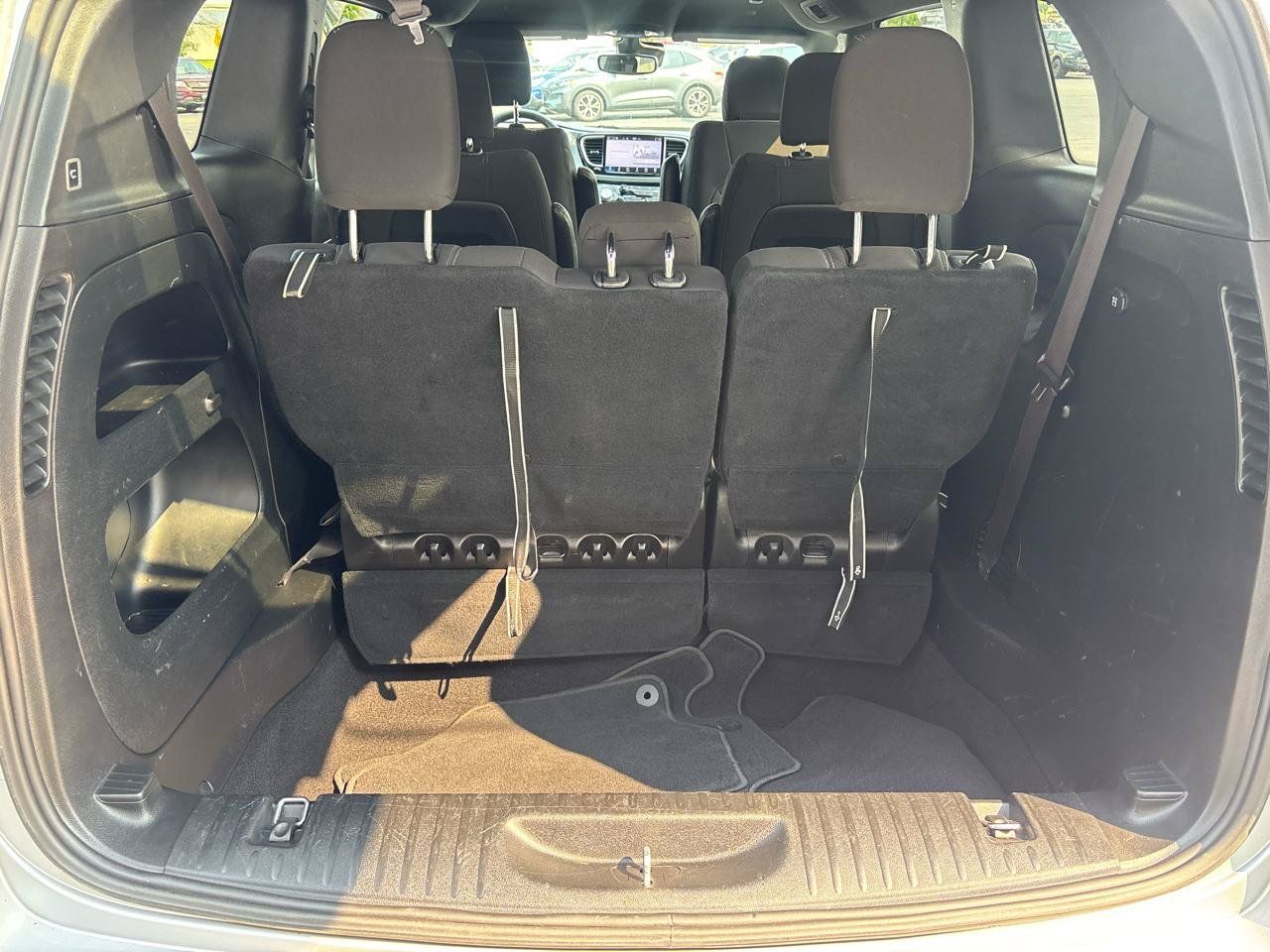 Used 2023 Chrysler Pacifica Touring FWD image 32