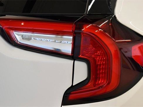 Used 2024 GMC Terrain SLT w/ Elevation Edition image 12