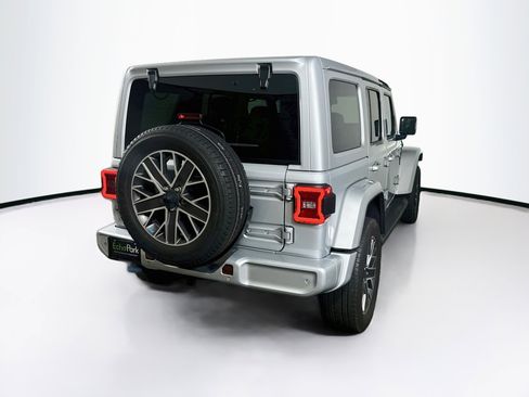 Used 2023 Jeep Wrangler Unlimited Sahara AWD/4WD image 9