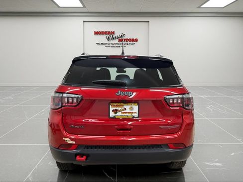 Used 2025 Jeep Compass Trailhawk AWD/4WD image 4