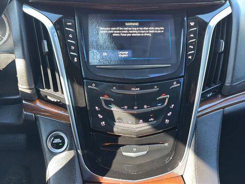 Used 2017 Cadillac Escalade ESV Premium Luxury AWD/4WD image 17