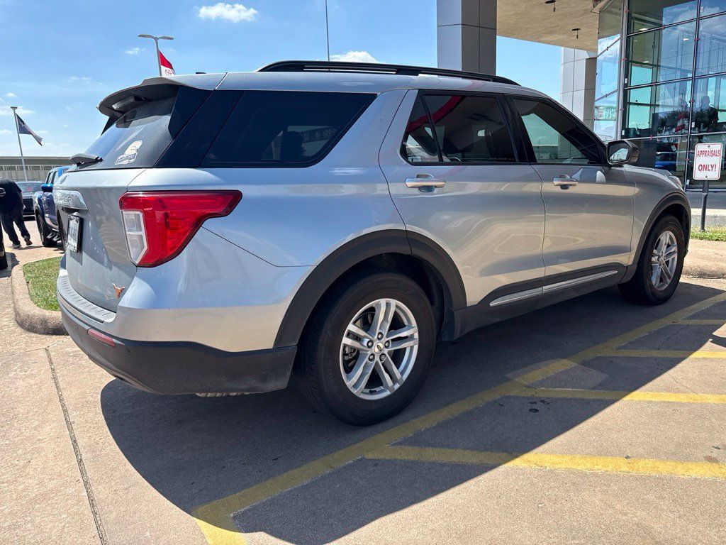 Used 2023 Ford Explorer XLT RWD image 3