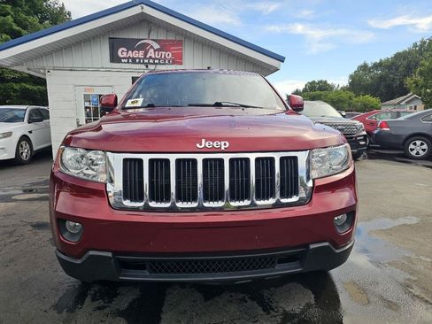 Used 2012 Jeep Grand Cherokee Laredo w/ Laredo E Group AWD/4WD image 3