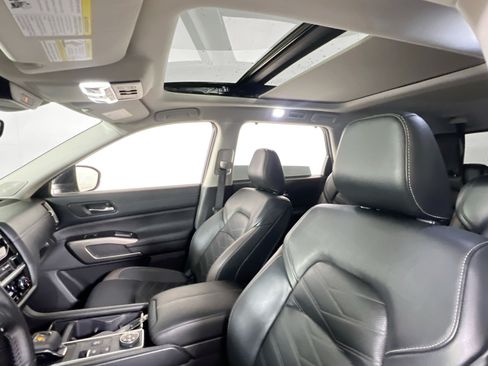 Used 2023 Nissan Pathfinder Platinum AWD/4WD image 22