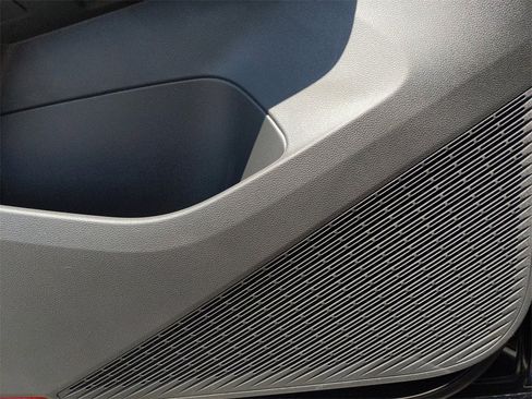 New 2025 Volkswagen Atlas Cross Sport SE image 27