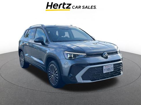 Used 2025 Volkswagen Taos SE image 1