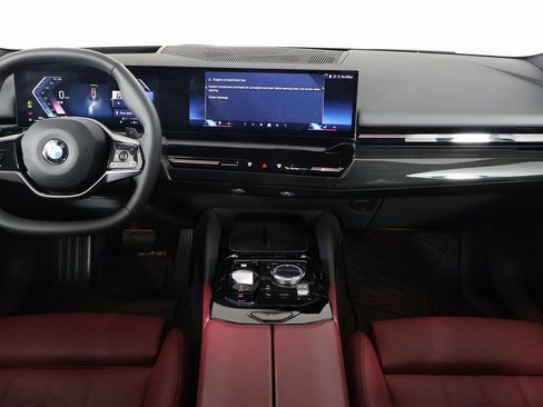 Used 2025 BMW 530i w/ Premium Package RWD image 7