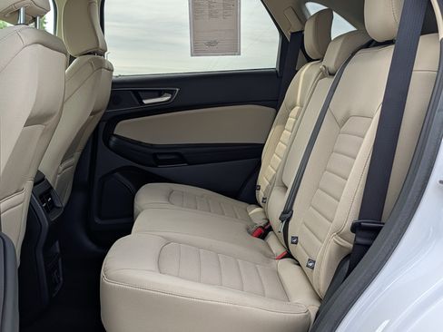 Used 2020 Ford Edge SE image 14