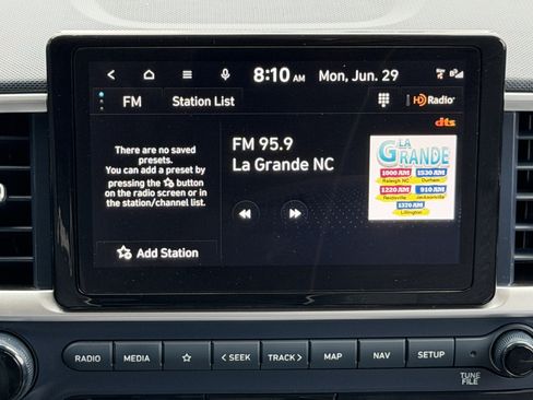 Used 2023 Hyundai Venue Limited FWD image 9