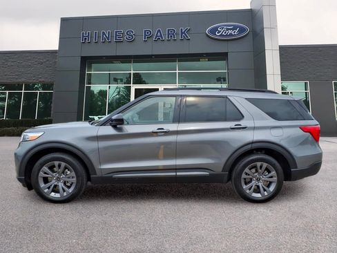 Used 2024 Ford Explorer XLT w/ Equipment Group 202A AWD/4WD image 4