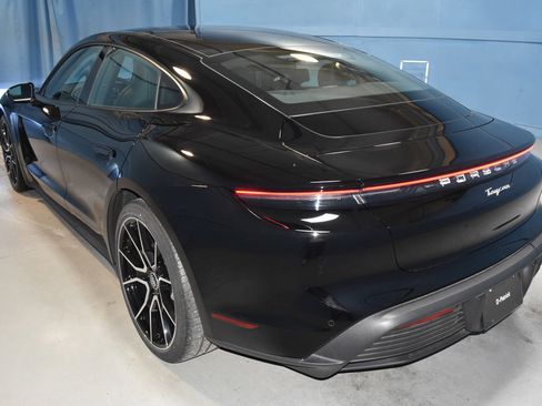 Used 2024 Porsche Taycan image 3