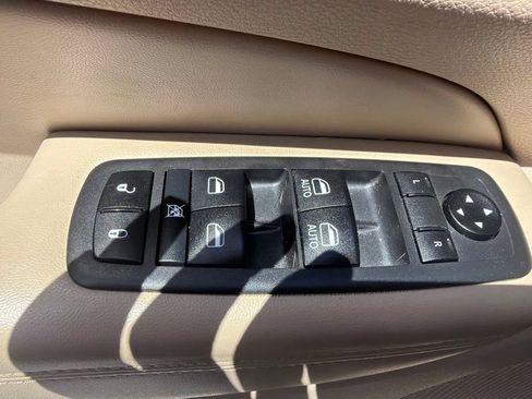 Used 2021 Jeep Grand Cherokee Laredo RWD image 15