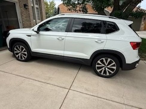 Used 2022 Volkswagen Taos SE AWD/4WD image 2