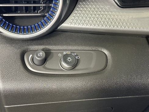 Used 2025 Chevrolet Trax LT image 19