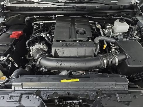 Used 2025 Nissan Frontier PRO-4X AWD/4WD image 13