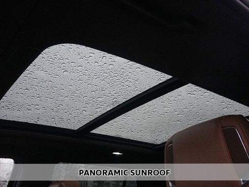 Used 2022 Cadillac Escalade Premium Luxury image 4