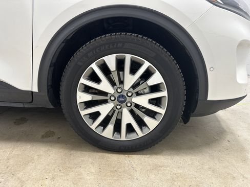 Used 2020 Ford Escape Titanium image 13