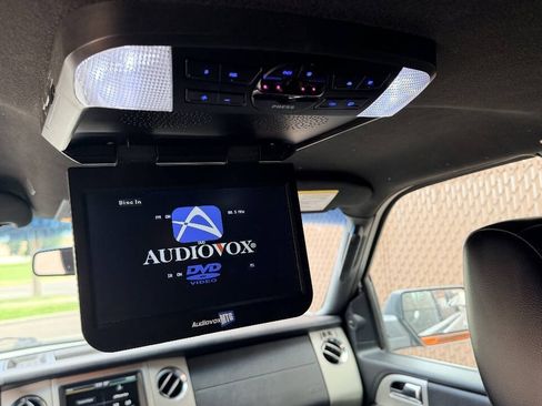Used 2015 Ford Expedition XLT w/ Equipment Group 202A AWD/4WD image 14