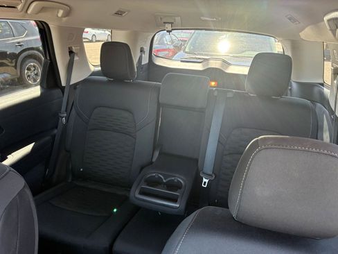 Used 2025 Nissan Pathfinder SV image 15