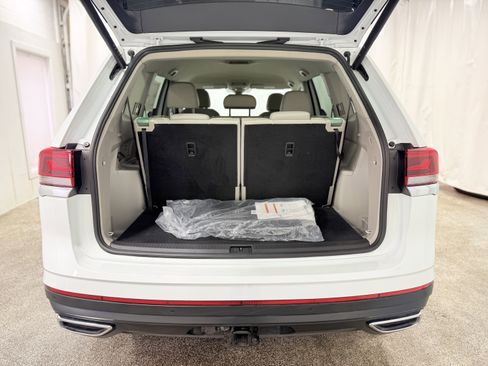 Used 2025 Volkswagen Atlas SE w/ Black Wheel Package image 10