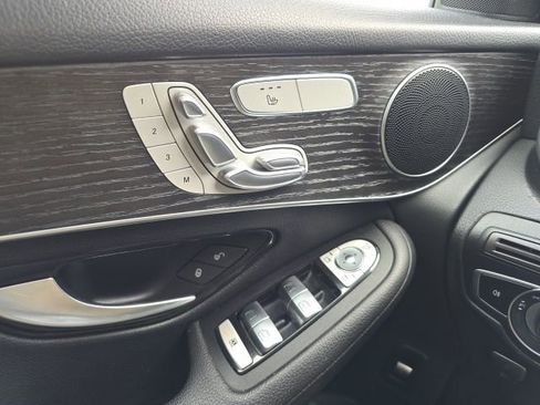 Used 2021 Mercedes-Benz GLC 300 4MATIC image 13