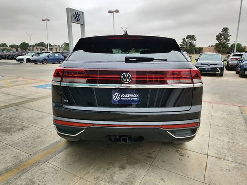 Used 2025 Volkswagen Atlas Cross Sport SE FWD image 6