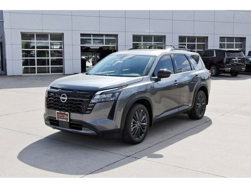 New 2026 Nissan Pathfinder SL w/ SL Premium Package image 2