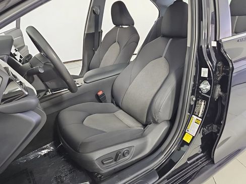 Used 2021 Toyota Camry LE FWD image 21