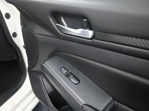 Used 2025 Nissan Altima 2.5 SV FWD image 25