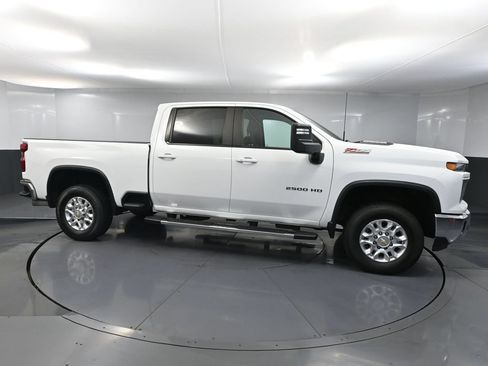 Used 2025 Chevrolet Silverado 2500 LT AWD/4WD image 4