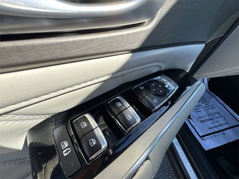 Used 2025 Kia Sorento SX image 13
