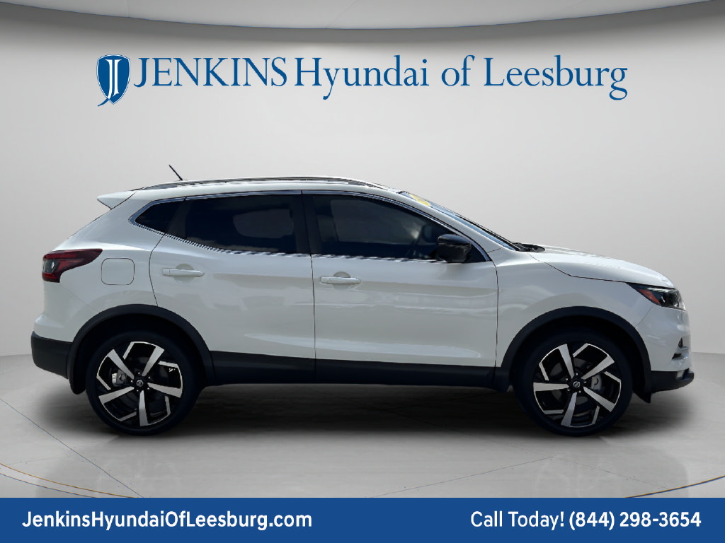 Used 2021 Nissan Rogue Sport SL w/ Premium Package FWD image 3