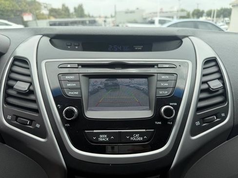 Used 2015 Hyundai Elantra SE w/ Option Group 02 FWD image 11
