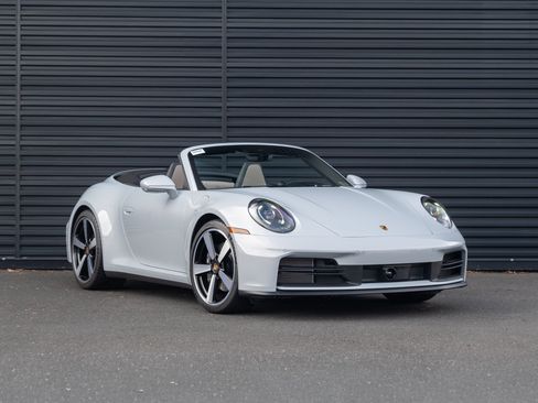 Certified 2025 Porsche 911 Carrera image 10