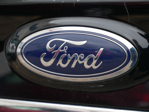 Used 2019 Ford Edge SEL w/ Equipment Group 201A FWD image 4