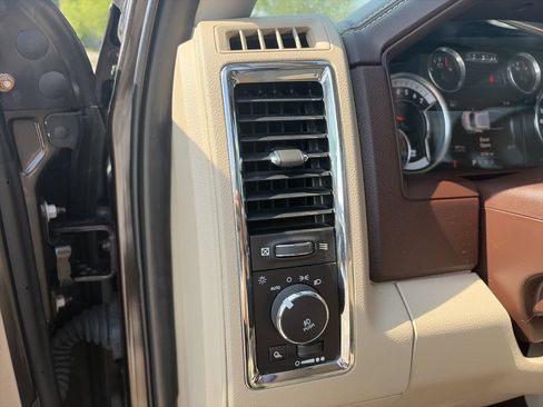 Used 2017 RAM 1500 Laramie w/ Convenience Group AWD/4WD image 19