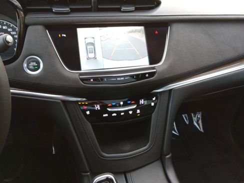 Used 2017 Cadillac XT5 Platinum image 18