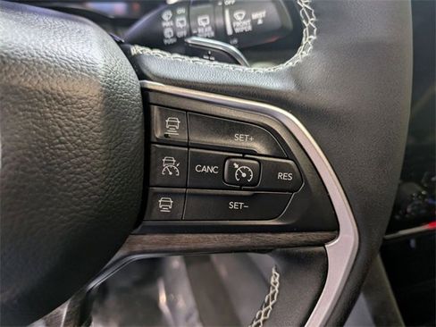 Used 2025 Jeep Grand Cherokee L Limited w/ Black Appearance Package image 17