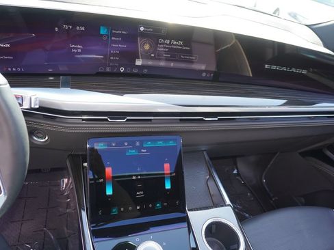 Used 2026 Cadillac Escalade ESV Luxury RWD image 19
