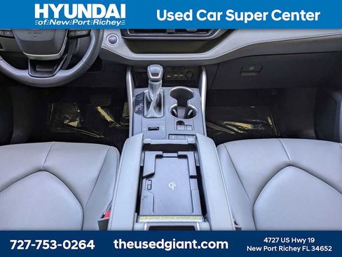Used 2020 Toyota Highlander XLE FWD image 25