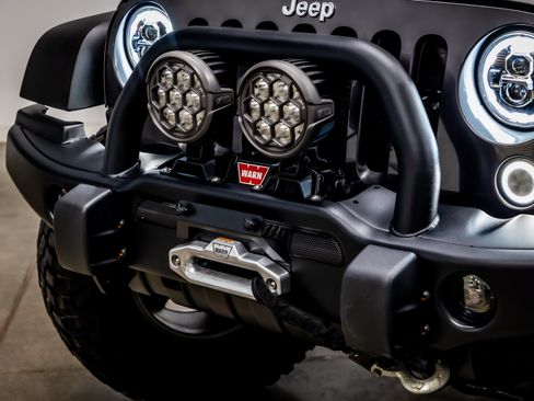 Used 2014 Jeep Wrangler Unlimited Rubicon w/ Max Tow Package AWD/4WD image 25
