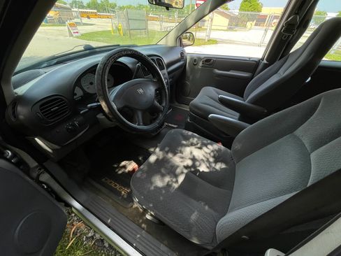 Used 2005 Dodge Caravan SE w/ Popular Equipment Group FWD image 18